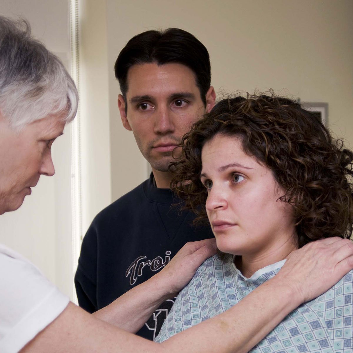 doula and couple discussing birth plan